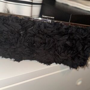 - VINTAGE BLACK JESSICA MCCLINTOCK TAPESTRY 3D  FLORAL CLUCH